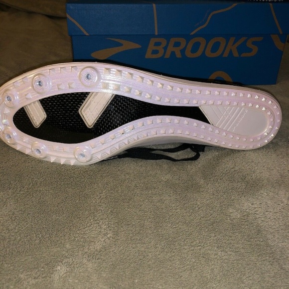 Brooks Elmn8 - Picture 2 of 4